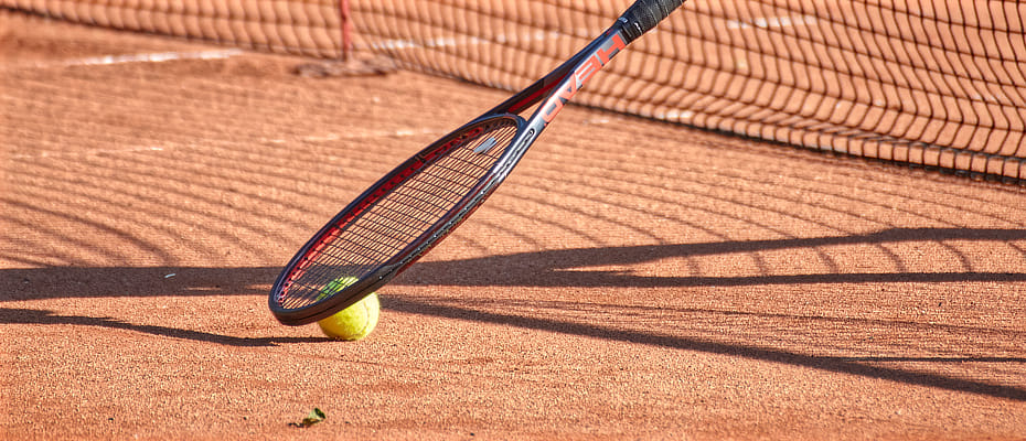 Raketa a tenisák